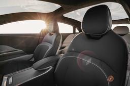 lucid-air-glass-roof-21