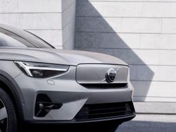 volvo-c40-recharge-front-grille