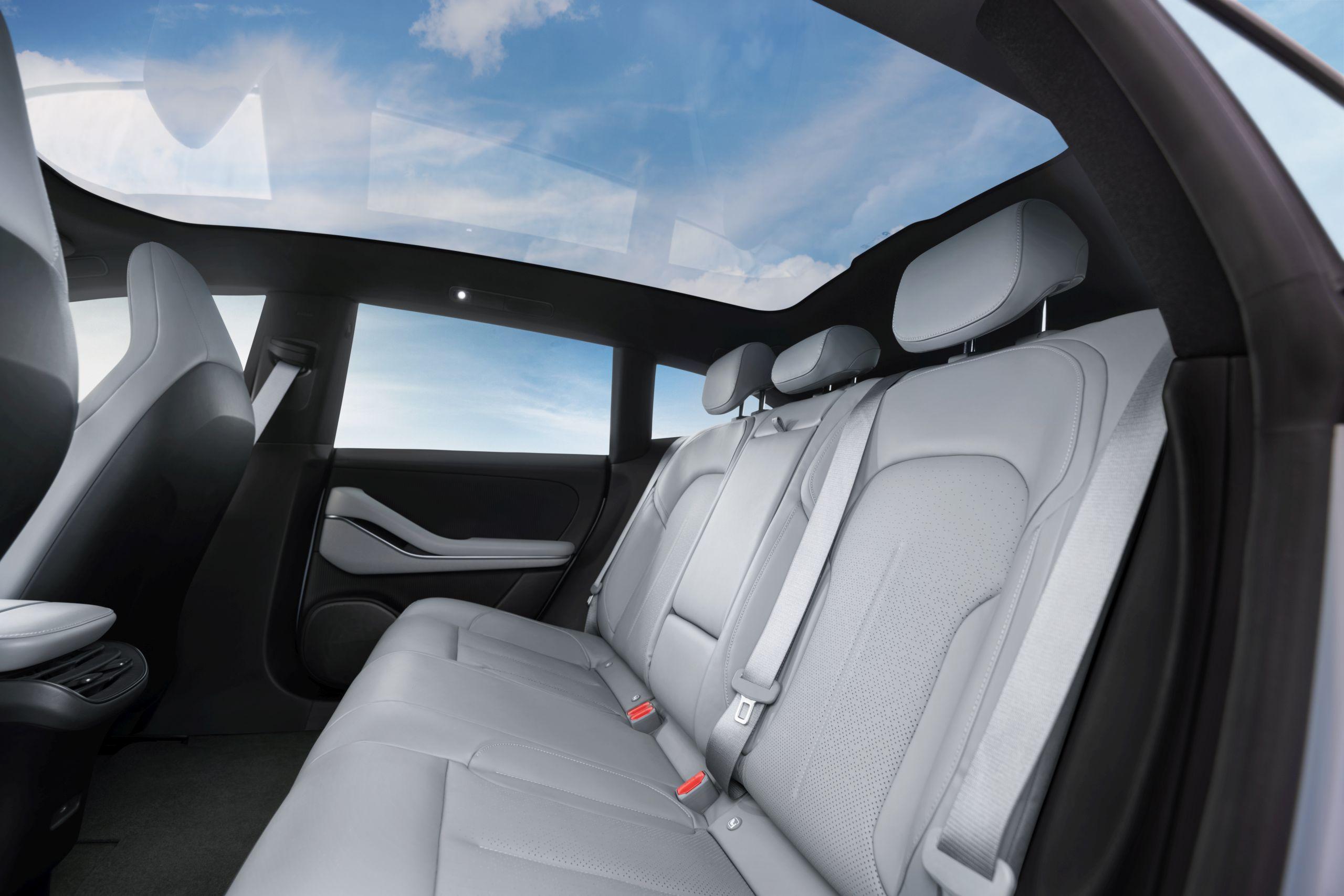 nio-et5-touring-interior-rear-seats